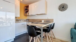 Unclassified image, 2 of 24, button - Cozy apartment with balcony, Granville port, 2 people (Granville)