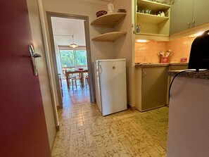 Geladeira, fogão, cooktop, lava-louças