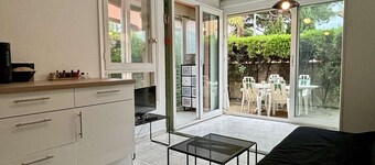 Cozy 2-Room Apartment Near Beach with Terrace, Pool & Parking