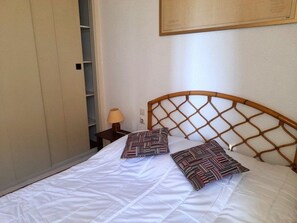 2 bedrooms, iron/ironing board, WiFi - Charming 3-Room, 6 Pers., Sea Front, Parking (Cap d'Agde)