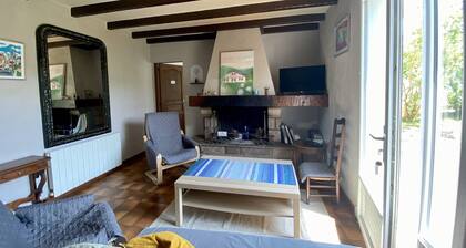 Maison spacieuse Ă Macaye, au calme, 6-8 pers, proche Cambo, animaux admis, jardin, internet WiFi