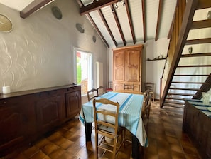 Dining - Charming Individual House in Basque Country, 8 Guests, Near Cambo Les Bains, Pet-Friendly, Free WiFi (Macaye)