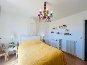 3 bedrooms, bed sheets