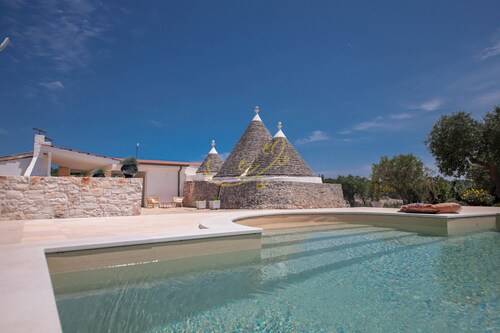 TD Trulli Benedetta w Pool in Peaceful Nature