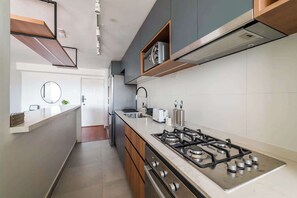 Coffee/tea maker, fridge, microwave, oven