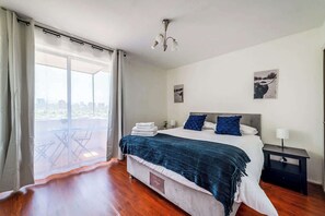 2 bedrooms, iron/ironing board, WiFi, bed sheets - Embark on a journey of exclusivity in our 2BR home (Las Condes)