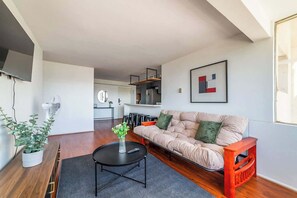 TV - Embark on a journey of exclusivity in our 2BR home (Las Condes)