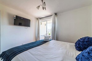 2 bedrooms, iron/ironing board, WiFi, bed sheets - Embark on a journey of exclusivity in our 2BR home (Las Condes)