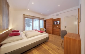 Superior-Apartment, Bergblick | Hochwertige Bettwaren, Zimmersafe, individuell eingerichtet