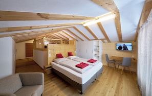 Premium bedding, in-room safe, individually furnished, desk - Grischuna Mountain Lodge (Samnaun)