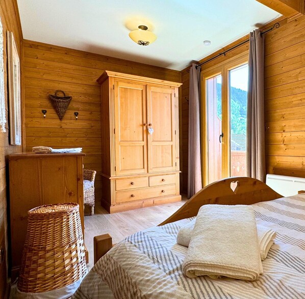 2 室のベッドルーム、WiFi