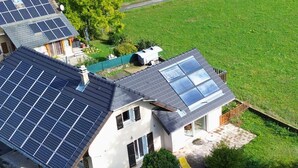 A house with a large solar panel array on the roof, a swimming pool, and a well-maintained lawn. - Beautiful villa with mountain view, Beautiful villa with mountain view (Châteauneuf)