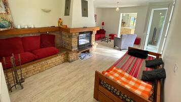 Télévision, cheminée