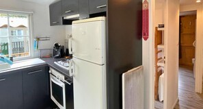 Fridge, microwave