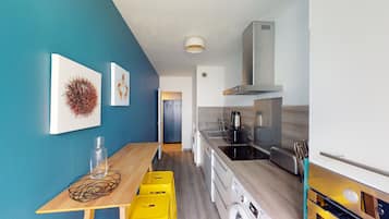 Réfrigérateur, micro-ondes, four, plaque de cuisson