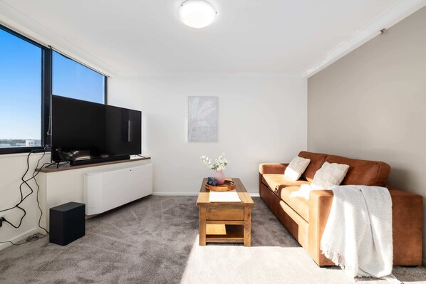 TV - CT&Mountain View on High level, Riverfont, Carpark (Brisbane City)