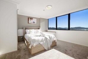 1 bedroom, iron/ironing board, WiFi, bed sheets - CT&Mountain View on High level, Riverfont, Carpark (Brisbane City)