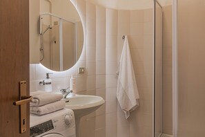 Bathroom - Atelier dell'Artista by Wonderful Italy (Varenna)