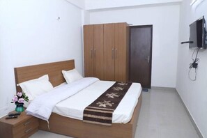 1 bedroom, desk, laptop workspace, free WiFi
