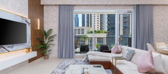 GLOBALSTAY. Creek Horizon Tower 2