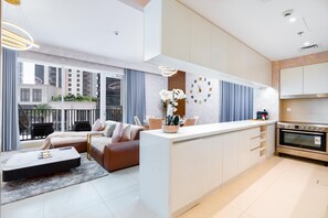 Luxury Apartment, 3 Bedrooms, City View | Living room