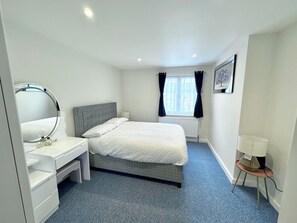 3 bedrooms, WiFi, bed sheets