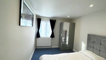 3 bedrooms, WiFi, bed sheets