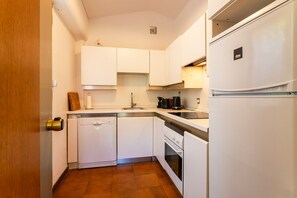 冷蔵庫、電子レンジ、オーブン、食器洗い機