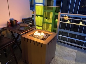 Outdoor dining - The Bohemian, min 30-Day Stays with Breathtaking Views and Home Office! (Victoria)
