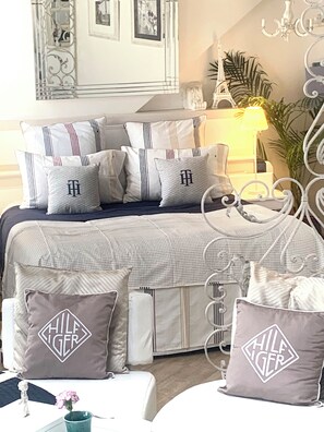 2 Schlafzimmer, Zimmersafe, Schreibtisch, BĂŒgeleisen/BĂŒgelbrett