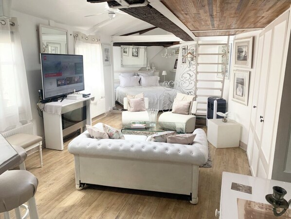 2 bedrooms, in-room safe, desk, iron/ironing board - Superbe Loft St Germain Des. Pres (Paris)