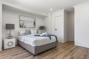 4 Schlafzimmer, Bügeleisen/Bügelbrett, Reisekinderbett, WLAN