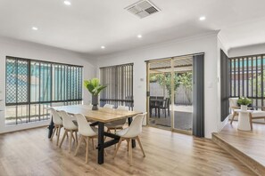 Dining - Budget-Friendly Halls Head 4x2 (Halls Head)