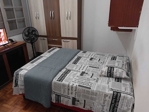 1 bedroom, bed sheets - Quarto com banheiro individual (Jardim Bela Vista São José dos Campos)