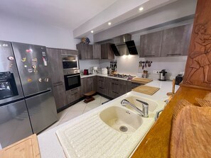 Microwave, oven, coffee/tea maker, electric kettle