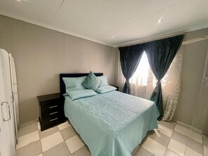 4 bedrooms, iron/ironing board, free WiFi, bed sheets