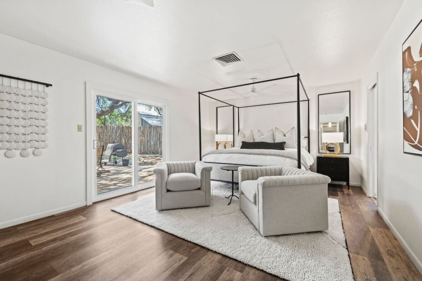 4 bedrooms, desk, iron/ironing board, WiFi