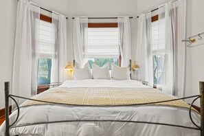 3 Schlafzimmer, Schreibtisch, Bügeleisen/Bügelbrett, WLAN
