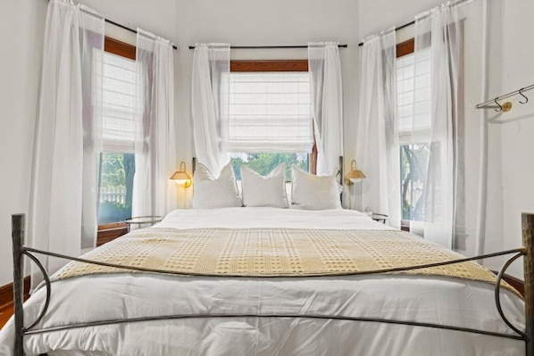 3 bedrooms, desk, iron/ironing board, WiFi
