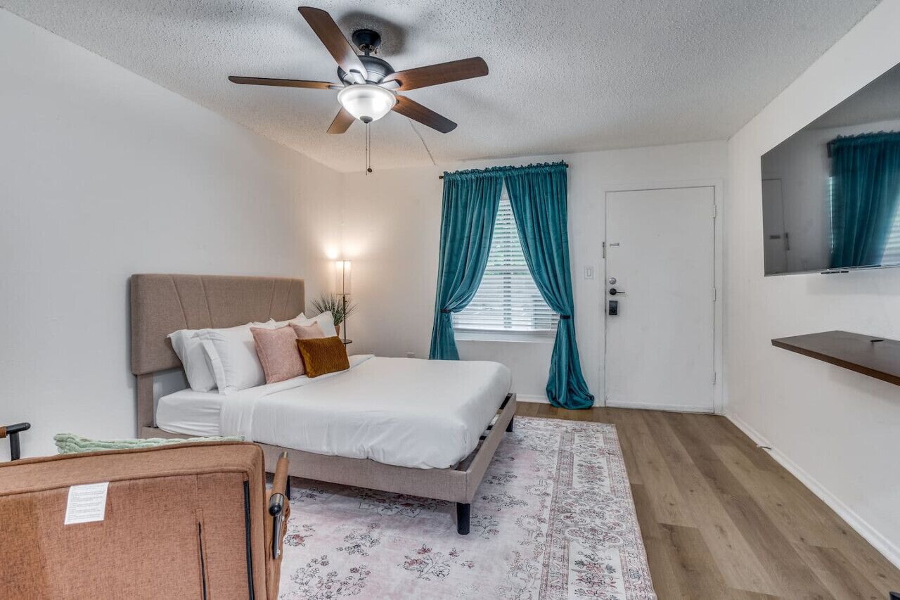 Austin Charming Studio 10 min to DT | Pet-Friendly