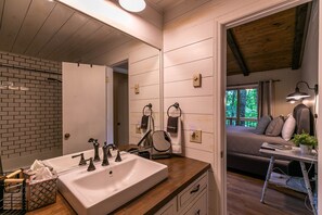 House, Multiple Beds, Patio, Mountain View (Morningstar) | Bathroom - Morningstar (Banner Elk)