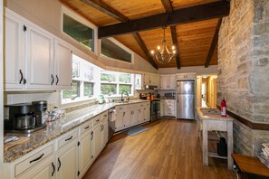 Casa, várias camas, varanda, vista para a montanha (Morningstar) | Cozinha privada | Cafeteira/chaleira