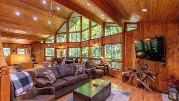 House, Multiple Beds, Hot Tub, Mountain View (Gait to Paradise) | Living area | Fireplace