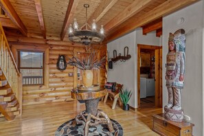 小屋, 多張床, 熱水浴缸, 山景 (Ponderosa 1887) | 住宿內部