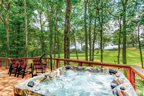 ハウス ベッド (複数台) スパ浴槽 マウンテンビュー (Love to Beech) | テラス / パティオ