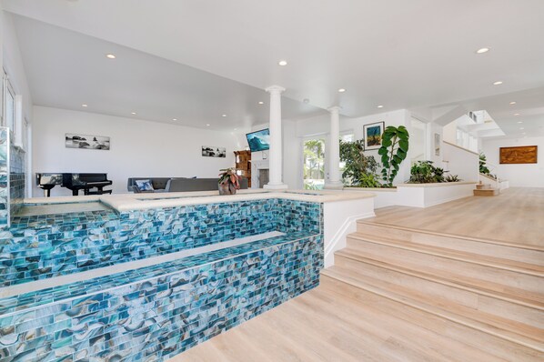 Lobby - Best location in Coronado!!!
Message for special short term and long term rates. (Coronado)