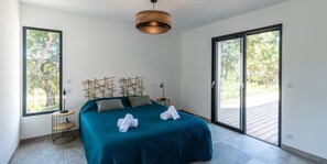5 chambres, fer et planche à repasser, Wi-Fi, draps fournis