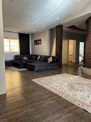 Interior - 4 Bedroom Apartment in Bouzareah (Bouzareah)