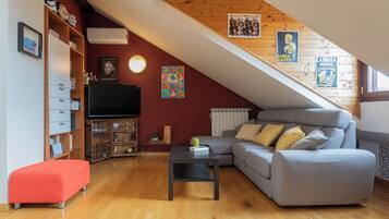 Lägenhet | Vardagsrum | 35-tums tv med digitalkanaler