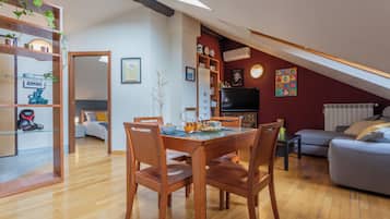 Condo | Living area | 35-inch TV with digital channels